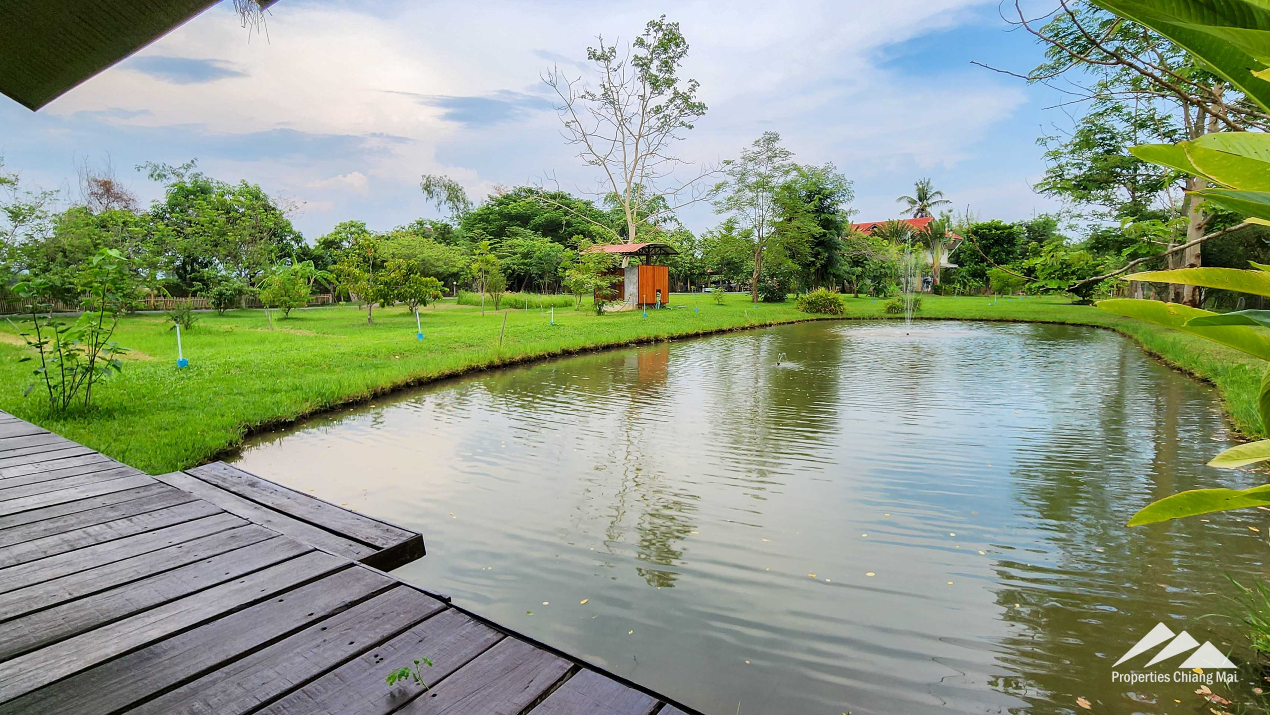 ขายบ้านริมทะเลสาบชนบท 5 ไร่ในดอยสะเก็ด