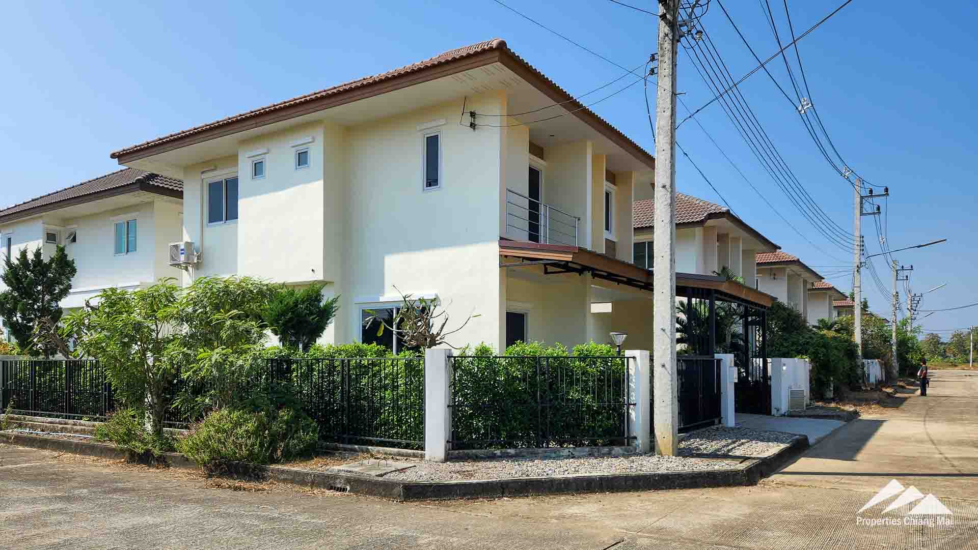 บ้านตกแต่งพร้อมอยู่ ใกล้แหล่งช้อปปิ้งและโรงเรียนนานาชาติ