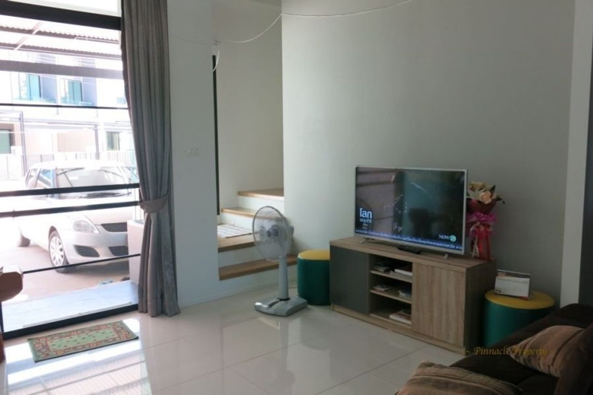 Brand New Townhome 2 bed 3 bath for rent in Hang Dong area