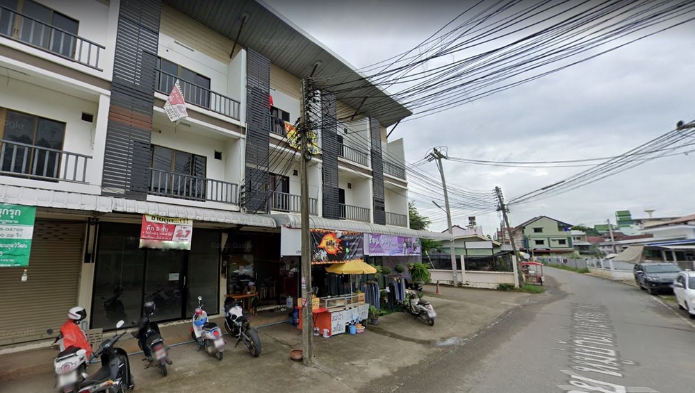 Three storey commercial building for sale 2 bedroom unfurnished at Nong Han Sansai Chiangmai