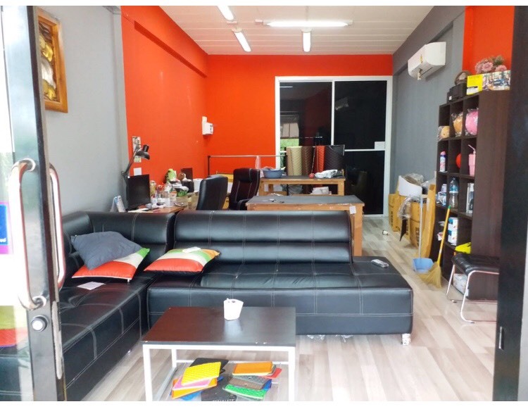 Three storey commercial building for sale 2 bedroom unfurnished at Nong Han Sansai Chiangmai