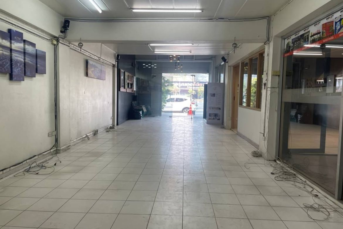 4 Bedroom Commercial for rent