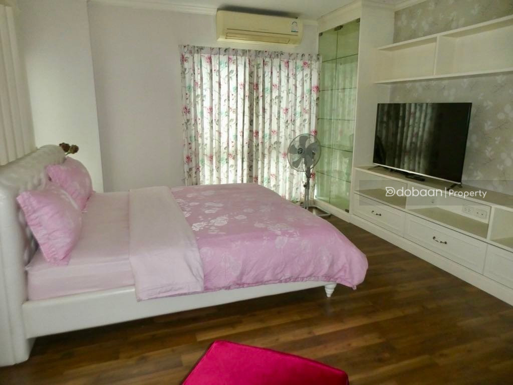 บ้านเดี่ยว 2 ชั้น 3 ห้องนอน 3 ห้องน้ำ ตั้งอยู่ในตัวเมืองเชียงใหม่ ใกล้สนามบินเชียงใหม่