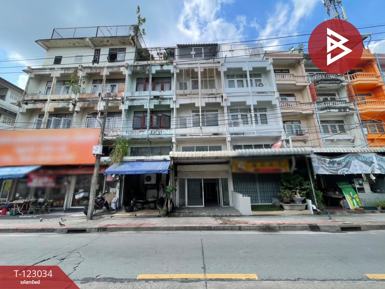 ขายอาคารพาณิชย์ 5 ชั้น ซอยบางแวก 20 กรุงเทพฯ ติดถนน