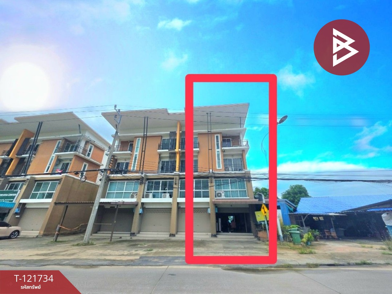 ขายอาคารพาณิชย์ 3 ชั้นครึ่ง พร้อมพื้นที่ด้านข้าง เนื้อที่ 73.3 ตารางวา ศรีราชา ชลบุรี