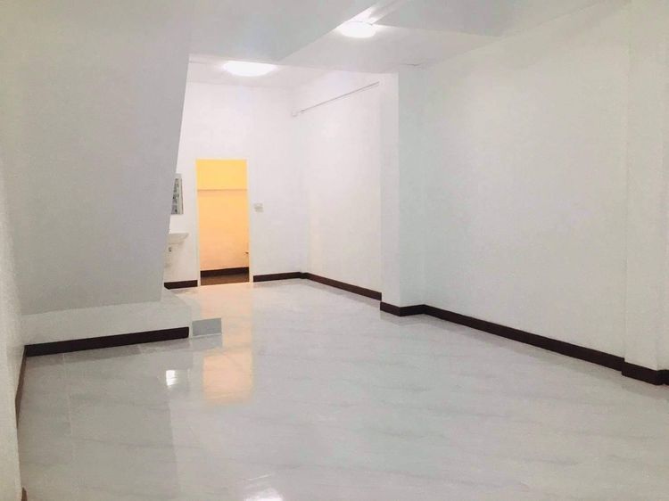 ขายทาวน์โฮมรีโนเวทใหม่ทั้งหลัง ซอยเกิดชนะ อ.เมืองลพบุรี ทำเลดี ใกล้ตลาด, ภาพที่ 4