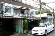 ขายทาวน์เฮ้าส์ 2 ชั้น หมู่บ้านรุ่งเจริญ ซอยลาดพร้าว 31 3 ห้องนอน 2 ห้องน้ำ 1 ที่จอดรถ