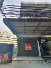 ให้เช่าถูกอาคารพาณิชย์ 4 ชั้นครึ่ง ติดถนนใหญ่ ลาดพร้าว53 เนื้อที่ 14ตรว. ห้องมุม ติดBTS สถานีโชคชัย4