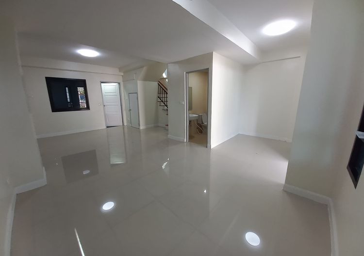 B452 ให้เช่าทาวน์โฮม 3ชั้น renovate ใหม่ ซอยลาดปลาเค้า72  , ภาพที่ 4