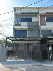 B452 ให้เช่าทาวน์โฮม 3ชั้น renovate ใหม่ ซอยลาดปลาเค้า72  ทะลุถนนรามอินทรา  และถนนประเสริฐมนูกิจ