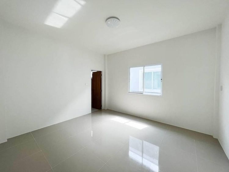 บ้านสร้างใหม่พร้อมเข้าอยู่​ บ้านเดี่ยวสไตล์​บ้านแฝด หนองกะขะ พานทอง, ภาพที่ 4