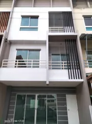  ให้เช่า ทาวน์โฮม 3 ชั้น  ใกล้ MRT บางรักน้อยท่าอิฐ  เลี้ยงสัตว์ได้ 19   ตรว 4 ห้องนอน 3 ห้องน้ำ จดทะเบียนบริษัทได้ 