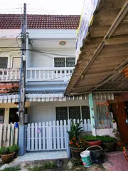 ขายด่วน ทาวน์โฮม 2 ชั้น บ้านพลอยสยาม ใกล้โรบินสันจันทบุรี แต่งใหม่สวยมาก เดินทางสะดวก 2ห้องนอน 1 ห้องน้ำ กู้ธนาคารหรือผ่อนกับเจ้าของได้ 090 9897810