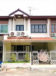 ขายทาวน์เฮ้าส์ 2 ชั้น 20 ตร.ว.หมู่บ้านวรารักษ์ ถนนเลียบคลองสองซอย 27 