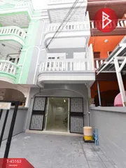 ขายทาวน์โฮม 3 ชั้น หมู่บ้านไพโรจน์ โครงการ 5 บางนา กรุงเทพมหานคร