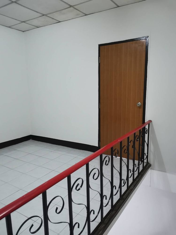 ขายทาวเฮาส์​2ชั้น​ 2ห้องนอน​ 2ห้องโถง​ 1ห้องครัว​ 1ห้องน้ำ​ มีโรงจอดรถ, ภาพที่ 4