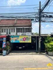 ขายด่วนทาวน์เฮ้าส์ 2 ชั้น ย่านรามอินทรา กม.5 (ซอยอยู่เย็น) ติดถนน ใกล้เลียบทางด่วนเอกมัย-รามอินทรา 
