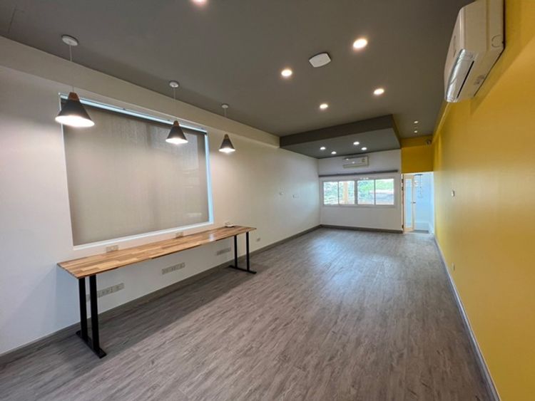 Platform ลาดหญ้า 3ชั้น  รีโนเวทใหม่ BTS โพธิ์นิมิตร 149 เมตร ตากสิน , ภาพที่ 4
