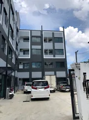 ให้เช่า Apartment  4 ชั้น ตกแต่งอย่างสวยงาม  ซอยรามคำแหงซอยต้นๆ  พื้นที่ 215 ตารางวา พื้นที่ใช้สอย 1,600 ตารางเมตร ค่าเช่า  650,000 บาทต่อเดือน 