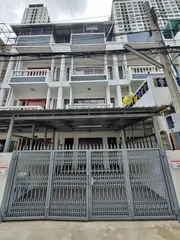 รหัสC5566 ให้เช่าทาวน์โฮม 3ชั้น ทำเลย่านปิ่นเกล้า บรมราชชนนี ตรงข้ามเซ็นทรัลปิ่นเกล้า ตกแต่งพร้อมอยู่