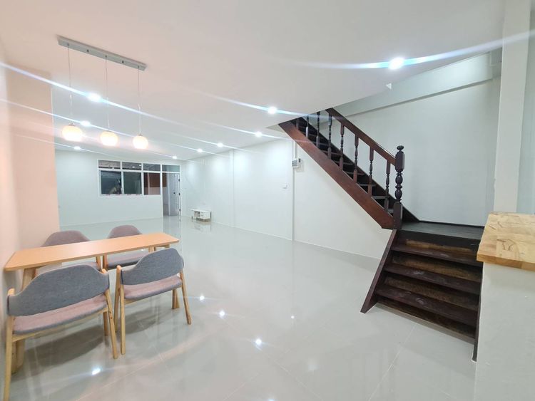 2C1MG0301 ขายทาวน์เฮ้าส์สองชั้น    2ห้องนอน     2ห้องน้ำ  1ห้องรับแขก  , ภาพที่ 4