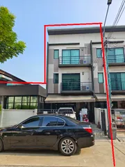 ตลาดนัดยิ่งเจริญ BTSสายหยุด ให้เช่าโชว์รูม  เทพรักษ์ 4นอน 3ชั้น แอร์ทุกห้อง พหลโยธิน 220ตรม.3น้ำ