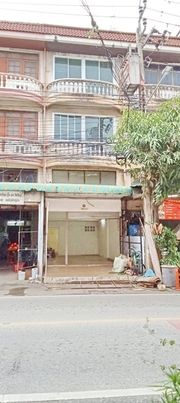 รักสัตว์ PTT ตลาดพระราม5 อาคารพาณิชย์ให้เช่า 3 ชั้นครึ่ง  ถนนกาญจนาภิเษกแค่ 30 เมตร 17 ตรว. วัดศรีประวัติ  เทพศิรินทร์ นนทบุรี 