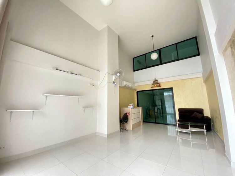  AHD1594 ให้เช่าอาคารสำนักงาน  Office สามชั้นครึ่ง   2  ห้องนอน   3    , ภาพที่ 4