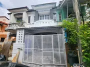 ASS1745 ให้เช่าทาวน์เฮาส์ 2 ชั้น 2 ห้องนอน  2 ห้องน้ำ 1ห้องรับแขก ขนาดที่ดิน  18  ตร ว.  พื้นที่ใช้สอย 140 ตรม.  ให้เช่า 7,000บาทต่อเดือน