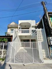 C4MG100437 ขายทาวน์เฮ้าส์สองชั้น 2ห้องนอน 2ห้องน้ำ 1ห้องรับแขก ขนาดที่ดิน    19ตร.ว.      พื้นที่ใช้สอย  120.88 ตรม.  ขายราคา 2.XX ล้านบาท !!!! 💰  โอนคนละครึ่ง