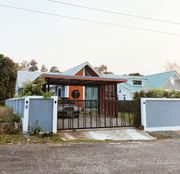 CDK100605 ขายบ้าน Pool villa   3 ห้องนอน    2 ห้องน้ำ     ขนาดที่ดิน  96.1  ตร.ว.   พื้นที่ใช้สอย 180  ตรม.     ขายราคา  2.98  ล้านบาท !!!!!  ฟรีโอน
