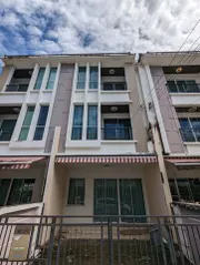 RT826ให้เช่าทาวน์โฮม 3 ชั้น ถนนกัลปพฤกษ์ 3 ห้องนอน 3 ห้องน้ำโครงการ ,บ้านกลางเมือง สาทร-ตากสิน 2 เฟอร์นิเจอร์ Built in ที่นอน 1 ชุด