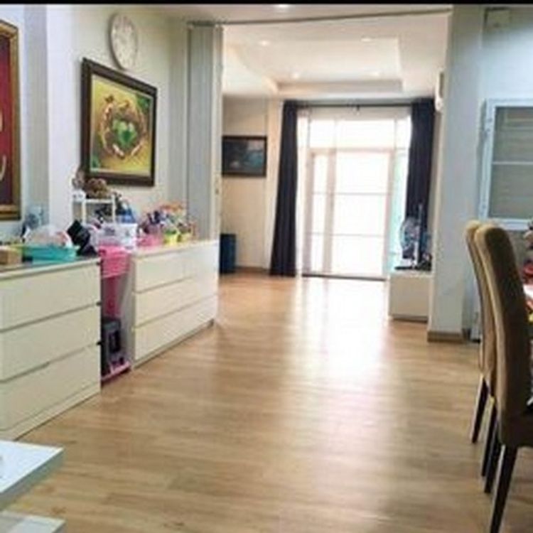 ขายบ้านแฝด 2 ชั้น สไตล์บ้านเดี่ยว  ตัวบ้านไม่ติดกัน ทำเลดี, ภาพที่ 4