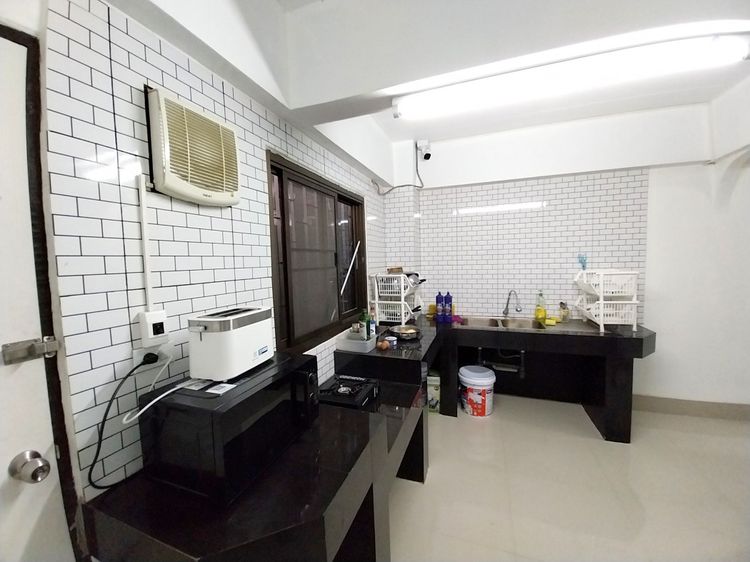ขาย อาคารพาณิชย์ 5 ชั้นครึ่ง พร้อมเฟอร์นิเจอร์ 250 ตรม. 20 ตร.วา, ภาพที่ 4