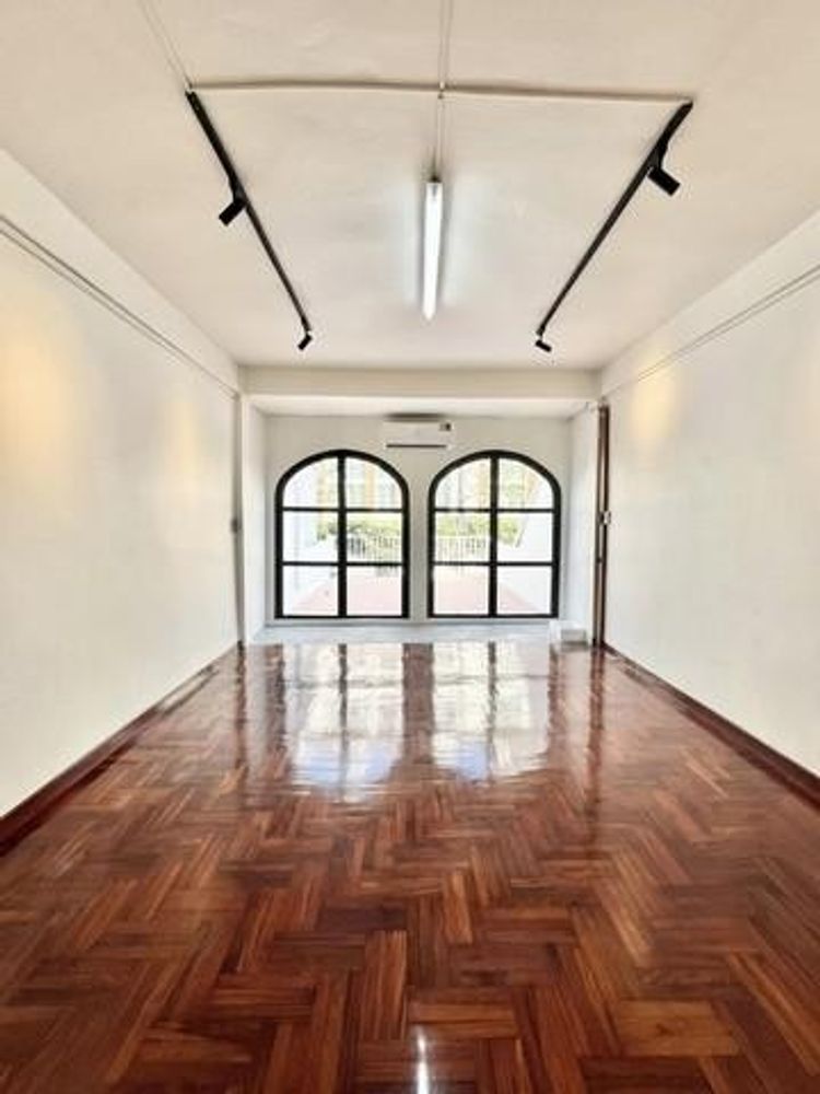 C4249 ให้เช่าทาวน์โฮม 4 ชั้น รีโนเวทใหม่ ซอยทองหล่อ14 ตรงข้าม J-avenue, ภาพที่ 4