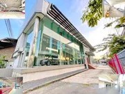 โชว์รูมอาคารสำนักงาน 3 ชั้น  2ไร่ 2งาน 2602ตรม.  ริมถนนวิภาวดีรังสิต41-80  MRT หลักสี่ ให้เช่า โชว์รูมรถ 3น้ำ จอดรถได้หลายคัน 