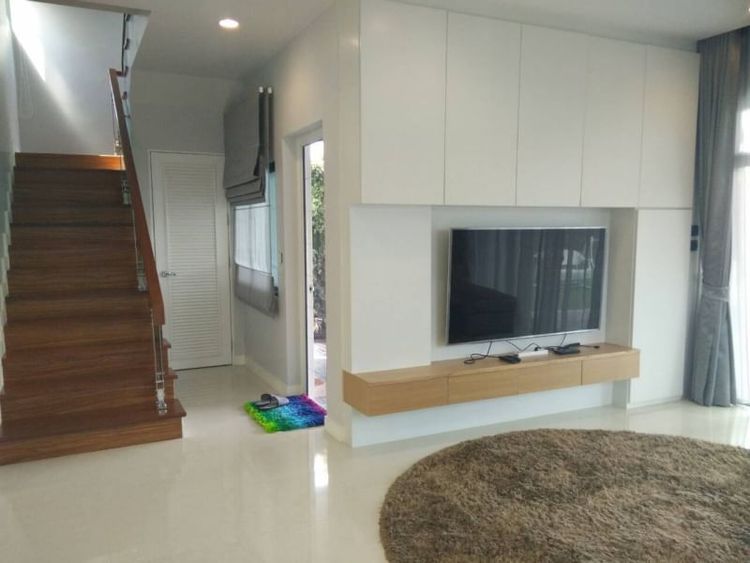 ขายและให้เช่าบ้านเดี่ยว 3 ชั้น สไตล์โมเดิร์น ทำเลเยี่ยม ใกล้คริสตัล, ภาพที่ 4