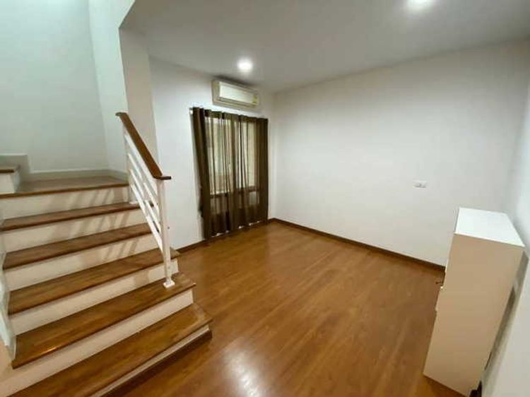 ขายทาวน์โฮม 3 ชั้น หมู่บ้านกลางเมืองสาทร-ตากสิน 2, ภาพที่ 4