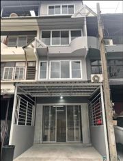 ให้เช่าทาว์นเฮาส์ 4 ชั้น เนื้อที่ 18 ตร.วา ซ.สุขุมวิท65 เฟอร์นิเจอร์และเครื่องใช้ไฟฟ้าครบครัน เหมาะสำหรับอยู่อาศัยหรือทำออฟฟิศ