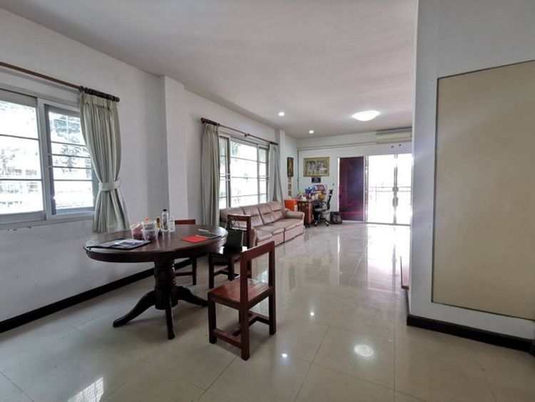 ทาวน์โฮม หมู่บ้านเออร์เบิน สาทร : 40 ตร.วา 250 ตร.ม. 3 ห้องนอน / 3 ใกล้, ภาพที่ 4