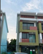 ให้เช่าทาวน์โฮม 3ชั้น ทรัพย์รุ่งเรืองซิตี้ สุขุมวิท 55 มี 3 ห้องนอน 3ห้องน้ำ