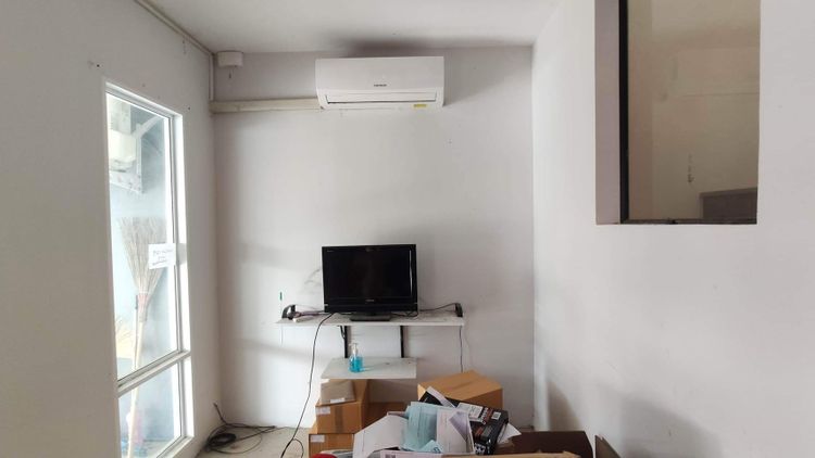 ขายถูกมาก!! ทาวน์โฮม 2ชั้น พร้อมอยู่ หมู่บ้านฉัตรหลวง 15 อ.สามโคก  ฯ, ภาพที่ 4