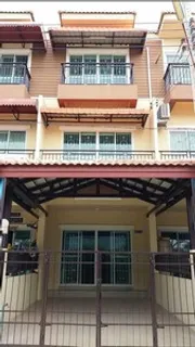 ให้เช่าทาวน์โฮม 3 ชั้น 22 ตร.วา บ้านเปล่าเหมาะทำ HomeOffice ม.ภัสราวัล ซอยพหลโยธิน 52 ย่านสะพานใหม่ ใกล้ตลาดยิ่งเจริญ (AH-T715)