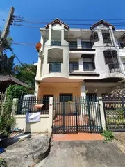 ให้เช่าทาวน์โฮม 3 ชั้นหลังมุม 22 ตร.วา เหมาะทำ HomeOffice ซอยรามอินทรา 40 ใกล้ตลาดนัดเลียบด่วน (AH2N635)