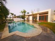 ขายบ้านพูลวิลล่าสไตล์โมเดิร์น 5 ห้องนอน ติดอ่างมาบประชัน/ Modern Pool Villa 5 Beds Map Phrachan