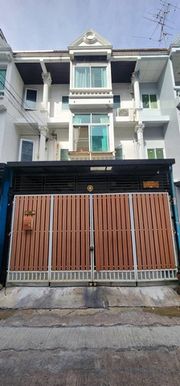 ขายทาวน์โฮม 3 ชั้น  ซ.เยาวภา บางซื่อ  ใกล้สถานีเตาปูน  ขนาด 20 ตรว.