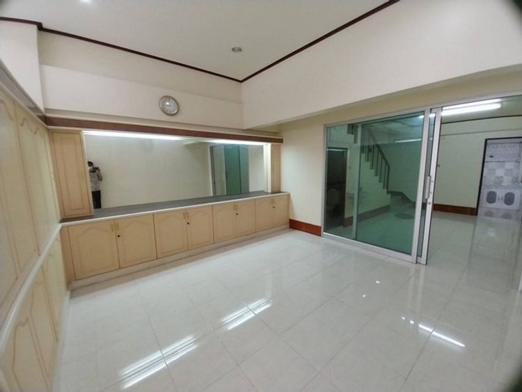 ขายอาคารพาณิชย์ 4ชั้นครึ่ง 20ตรว. ใจกลางเมือง  ZN506, ภาพที่ 4