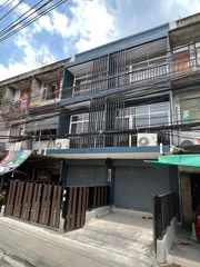 ขาย อาคารพาณิชย์รีโนเวทใหม่ 3ชั้น2คูหา ติดถนนเขตวัฒนา กรุงเทพมหานคร