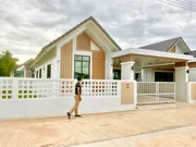 บ้านอบอุ่น อยู่สบาย สไตล์มินิมอล กลางเมืองลำพูน