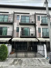 ขายทาวน์โฮม 3 ชั้น โครงการ บ้านกลางเมือง นวมินทร์ 42 ถนนนวมินทร์ ใกล้ โรงเรียนเลิศหล้า